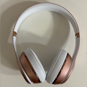 New Beats Solo3 Wireless On-Ear Headphones - Rose Gold